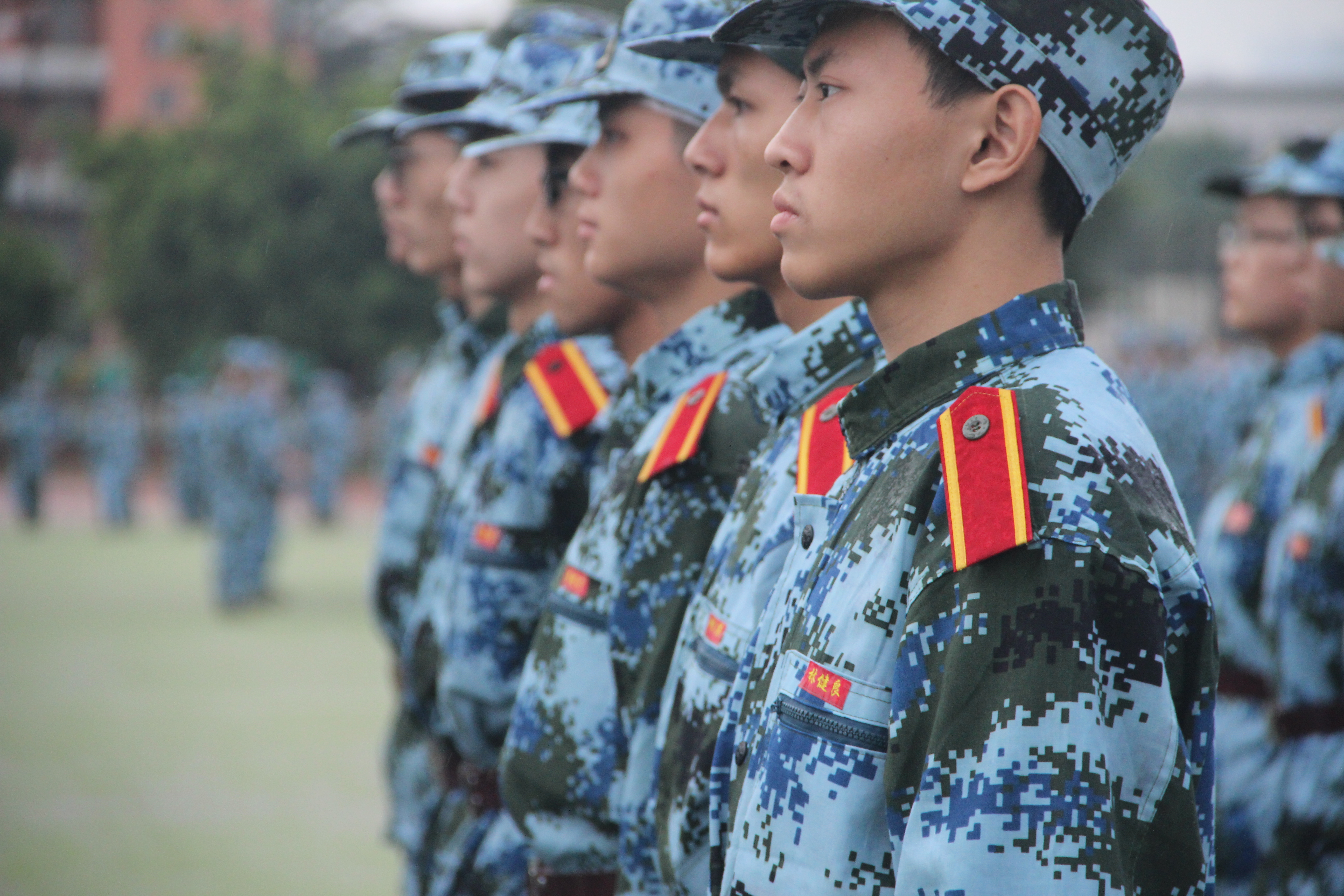 太阳集团0638：学员戴名牌，作风我先行